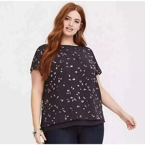 Torrid Top Shirt Women Size 2 2X Grey Feather Chiffon Blouse Short Sleeve Career